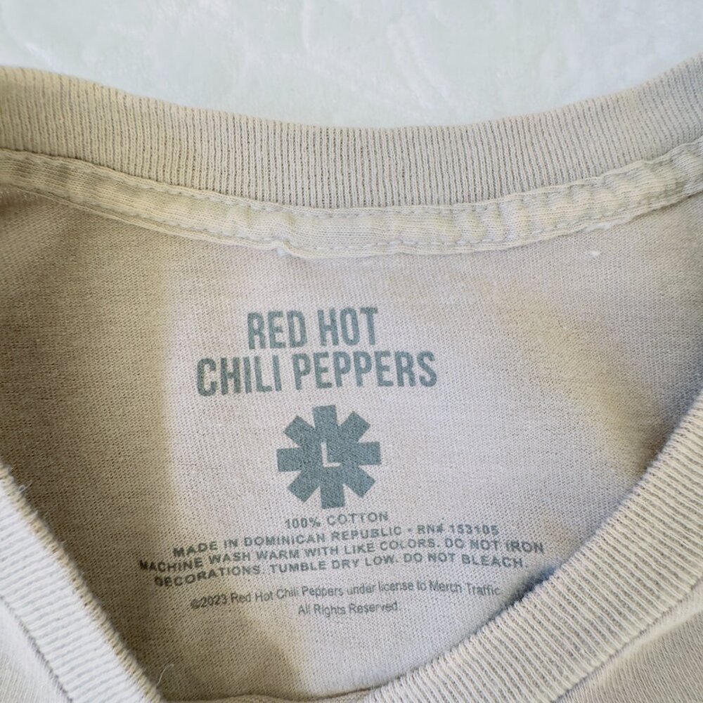 Graphic Tee. Unisex. Size L - Picture 11 of 16